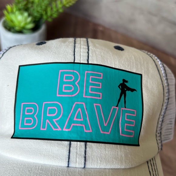 NWOT-WOMEN'S VINTAGE, DISTRESSED, PONYTAIL ADJUSTABEL TRUCKER HAT - Picture 10 of 12